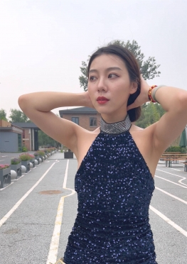 72057短裙表姐带我出门逛街喜欢走在我的前面视频