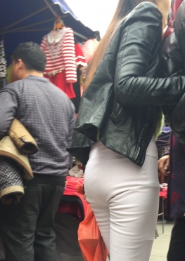 59691逛集市的紧身裤翘臀美女视频