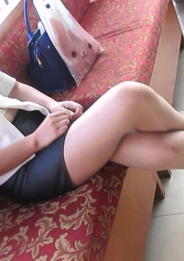 71064-71076短发短裙长腿小姐姐换袜子视频