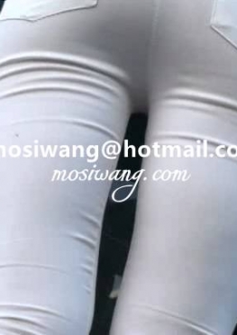 75874帮我浴车的白色紧身裤小姐姐视频