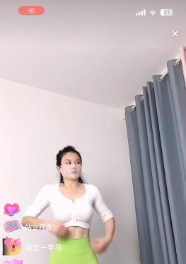 75710紧身瑜伽裤大长腿美女视频