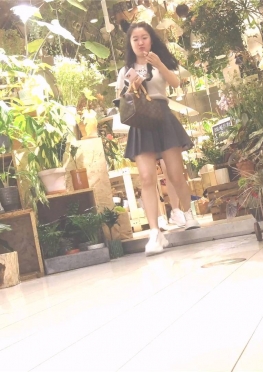 68866逛街的两位短裙长腿小姐姐小姐姐视频