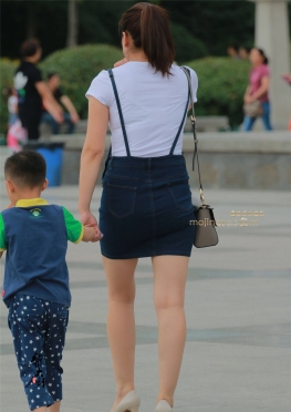 牛仔短裙白腿熟女（15P）