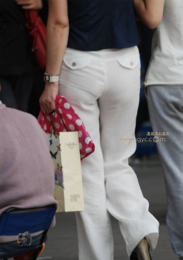 白裤丰臀妇妇