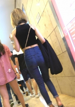 4K超清！4个紧牛妹子哪个美？紧身牛仔裤美女图片