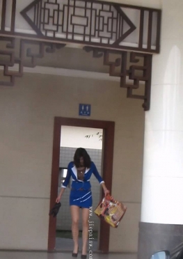 70610-70611室外换肉丝的大长腿外国美女视频