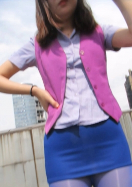 69901在天台上的短裙蓝色小姐姐长腿美女视频