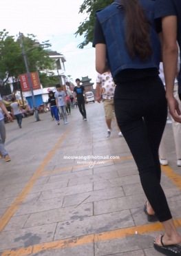 75915-75925逛街的黑色紧身裤长腿美女视频