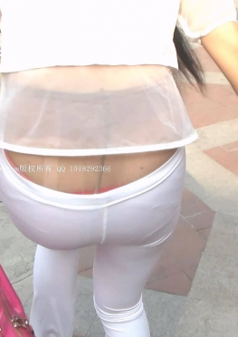 72006在大街上换鞋子的紧身裤里丝肉丝足长腿美女视频