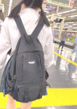 68371-68372扎着双马尾的jk短裙白袜小姐姐视频