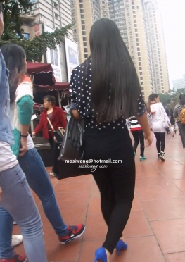 75935-75938黑色紧身裤长腿小姐姐视频