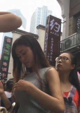 75145街拍蓝色牛仔裤小姐姐视频