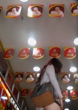 70590店里买东西的超短裙大长腿极品女孩视频