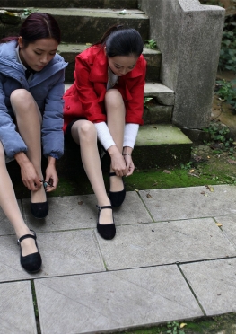 DXG-S013【139P】校园里的紧绷的蓝色紧身牛仔裤女同学套图