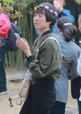 【女人与花系列】年龄不大，身材很好的美女