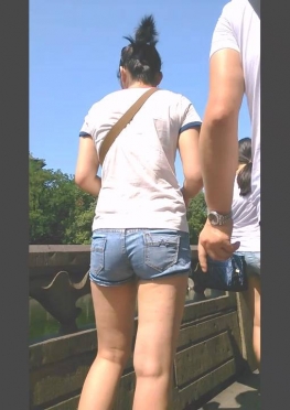 65451-65456魔镜街拍第一站牛仔热裤短裤长腿美女视频