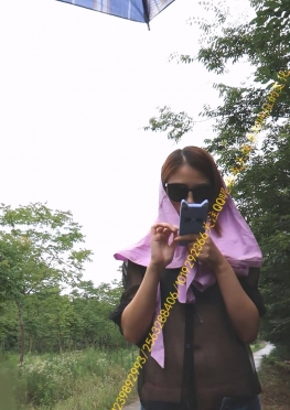 69922-69926在乡间小路换装的肉丝足长腿女孩视频