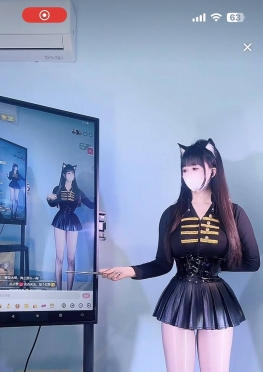 75475身材高挑的超短裙黑丝足长腿美女视频