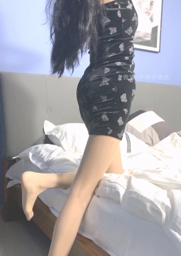 64525魔镜街拍第一站肉丝大长腿美腿女孩美足小姐姐视频