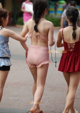 恬静如初恋 这才是我想要的女人!泳衣大白腿长腿美女图片