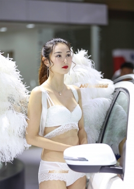 韵味白色内衣模特大长腿美女图片