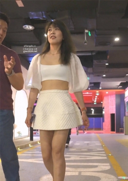69199喜欢逛街的白色短裙大长腿女孩子视频