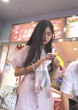 67410-67412爱逛街的黑丝短裙大长腿女孩视频