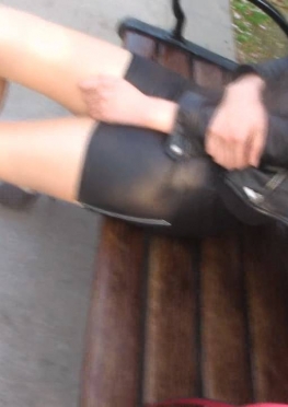 69959-69988在人来人往的楼梯口大街上换肉丝足长腿女孩视频