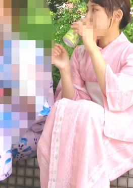 68238坐在公园台阶上的小姐姐视频