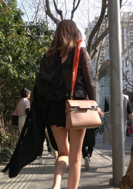 75036-75038逛街的超短牛仔热裤长腿美女视频