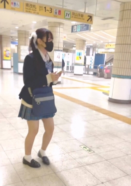 68377坐在对面的双马尾jk短裙小妹妹看着我眼神在微笑视频