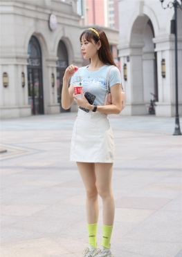 2281白色短Q【511P】青春靓丽的白色短裙长腿美女图