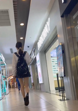 73757-73758逛商场的百褶裙超短裙美女视频