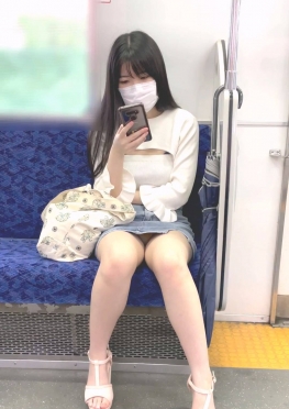 68271下班了回家了，乘坐地铁的牛仔短裙长腿小姐姐视频