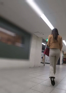 68012回家的紧身裤大长腿女孩视频