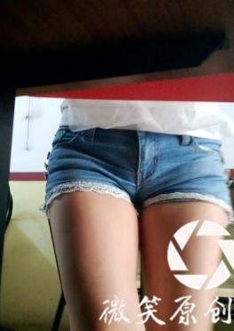 58753餐馆里的牛仔热裤翘臀美女老板娘视频