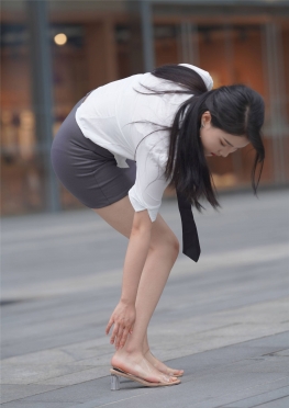 73822-73823一个人逛商场的短裙大白腿长腿极品美女视频