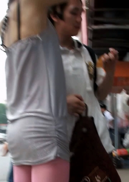 70652-70653逛街的粉色小姐姐长腿美女视频