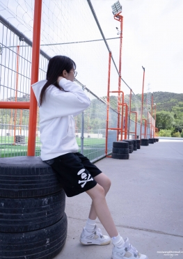 袜Bo-103稚Y【134P+1V】操场上的白色棉袜长腿美女同--套图视频