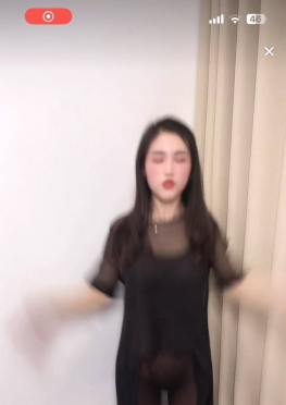 75708-75709半透明长裙小姐姐手舞足蹈视频