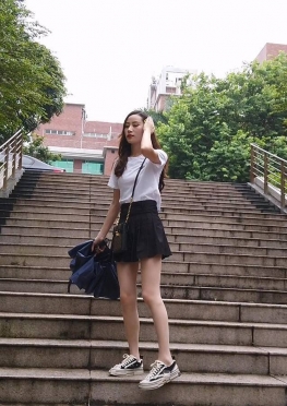 72851-72854喊我逛街的短裙肉丝足大长腿美女表妹视频