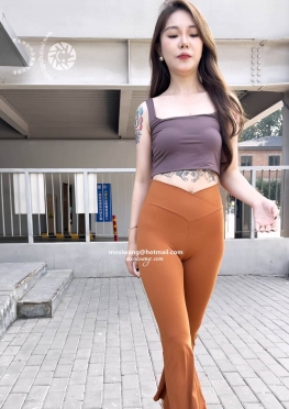 76131逛街的紧身裤长腿美女视频
