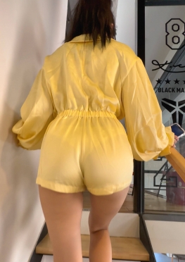 72343逛街的黄颜色紧身连衣裤短裤热裤长腿美女视频