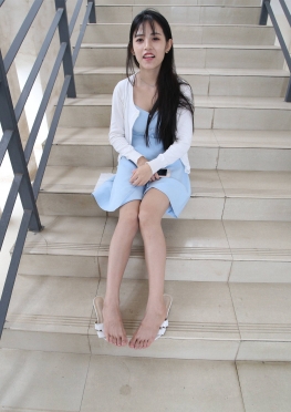 DXG-Z4-2-014【149P+1V】可爱的牛仔裤里丝足长腿女同--套图视频