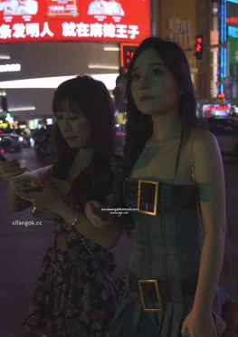 76051-76052逛街的短裙小姐姐视频