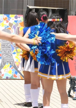 72034短裙啦啦队热舞的小姐姐视频