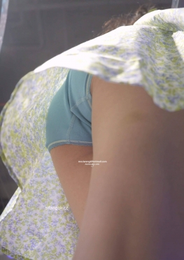 76043-76044逛街的短裙小姐姐视频