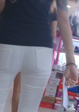 59737逛街的白色紧身裤翘臀大长腿美女视频