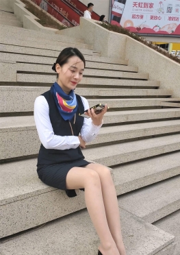 72644电信制服短裙肉丝足大长腿美女视频