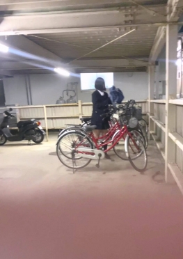 68214地铁上戴着口罩坐在对面的jk短裙美女同学小姐姐视频